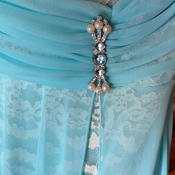 Gown - Picture 4 of 5